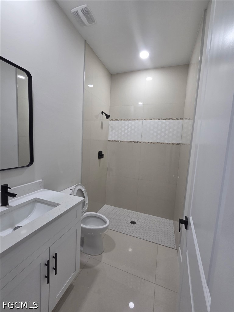 432 Raymer St Property Photo 27