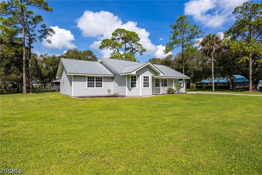 1212 Woods Dr Property Photo 1