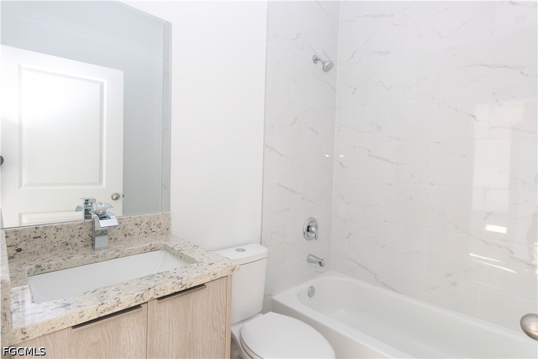 1083 Calico St Property Photo 11
