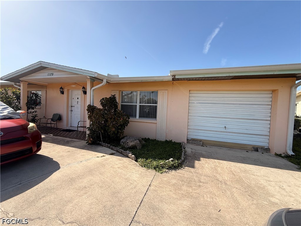 1379 Golf Dr Property Photo 1