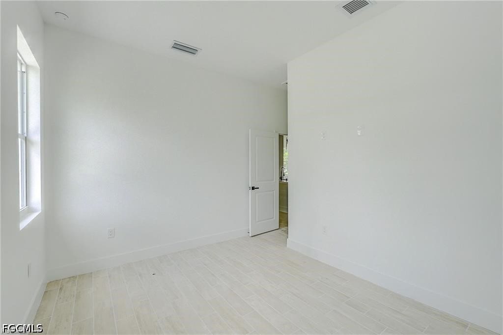 940 Lakeside Dr Property Photo 18