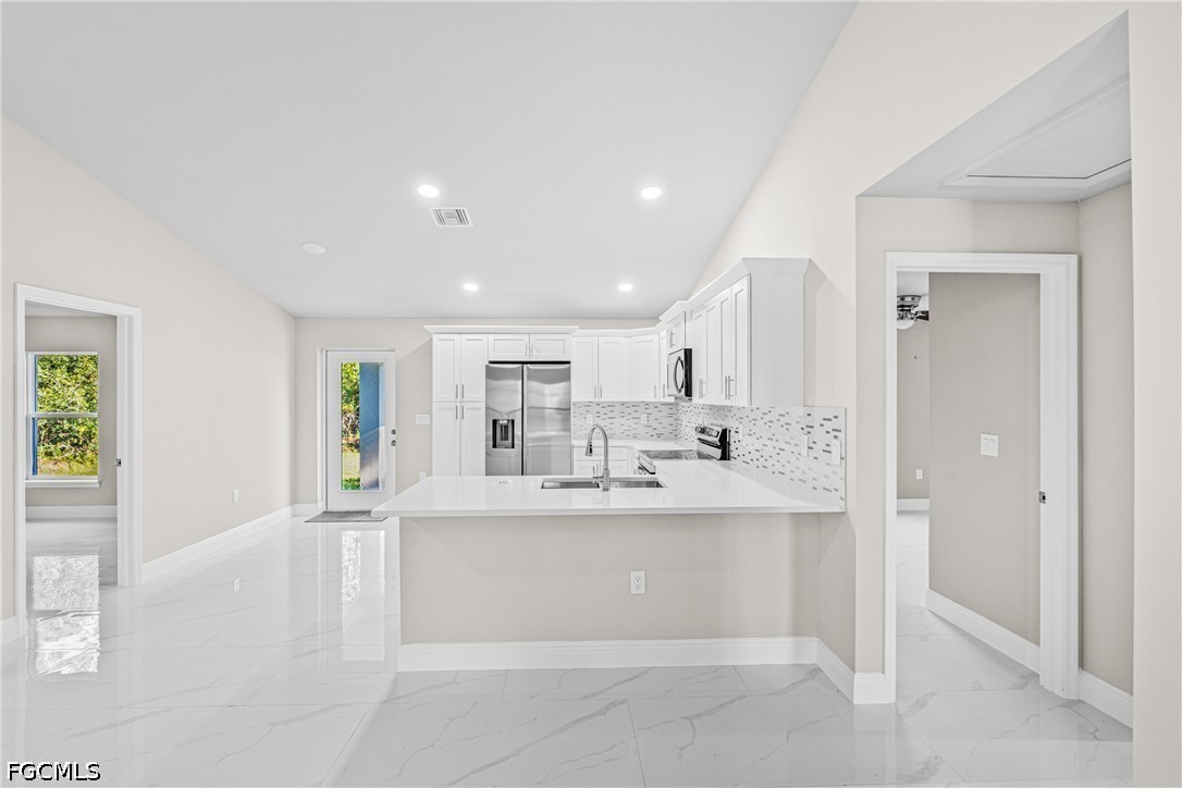 1011 Kent St E Property Photo 4