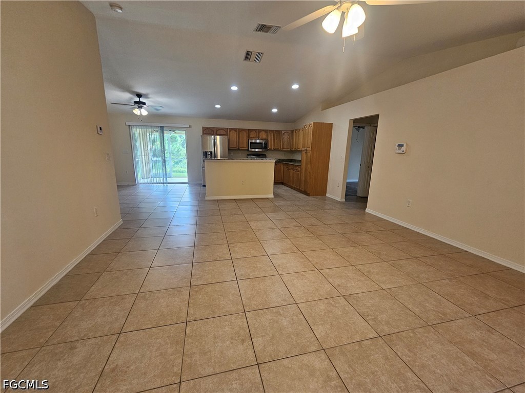 1116 Irving Ave Property Photo 2