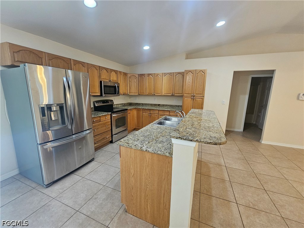 1116 Irving Ave Property Photo 4