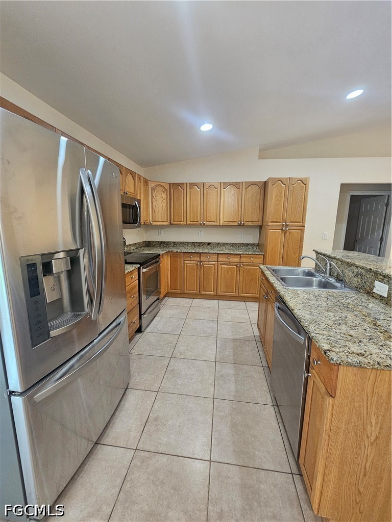 1116 Irving Ave Property Photo 5