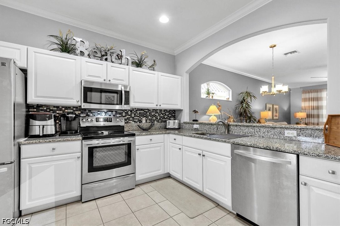 8134 Woodridge Pointe Dr Property Photo 1