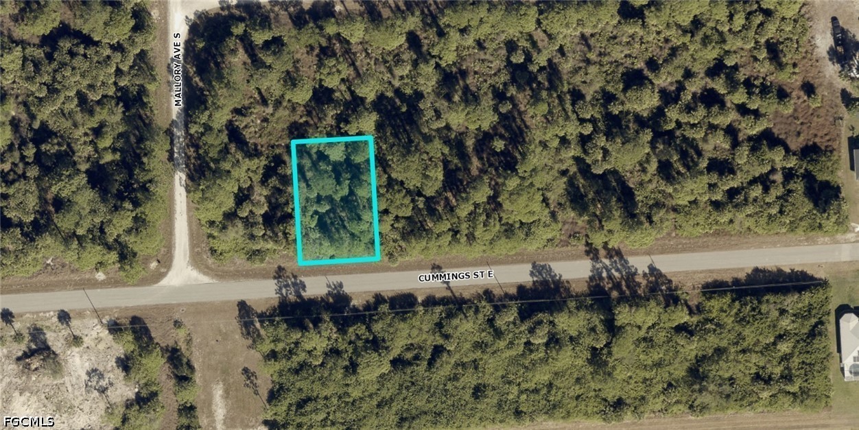 1235 Cumming St E Property Photo 1