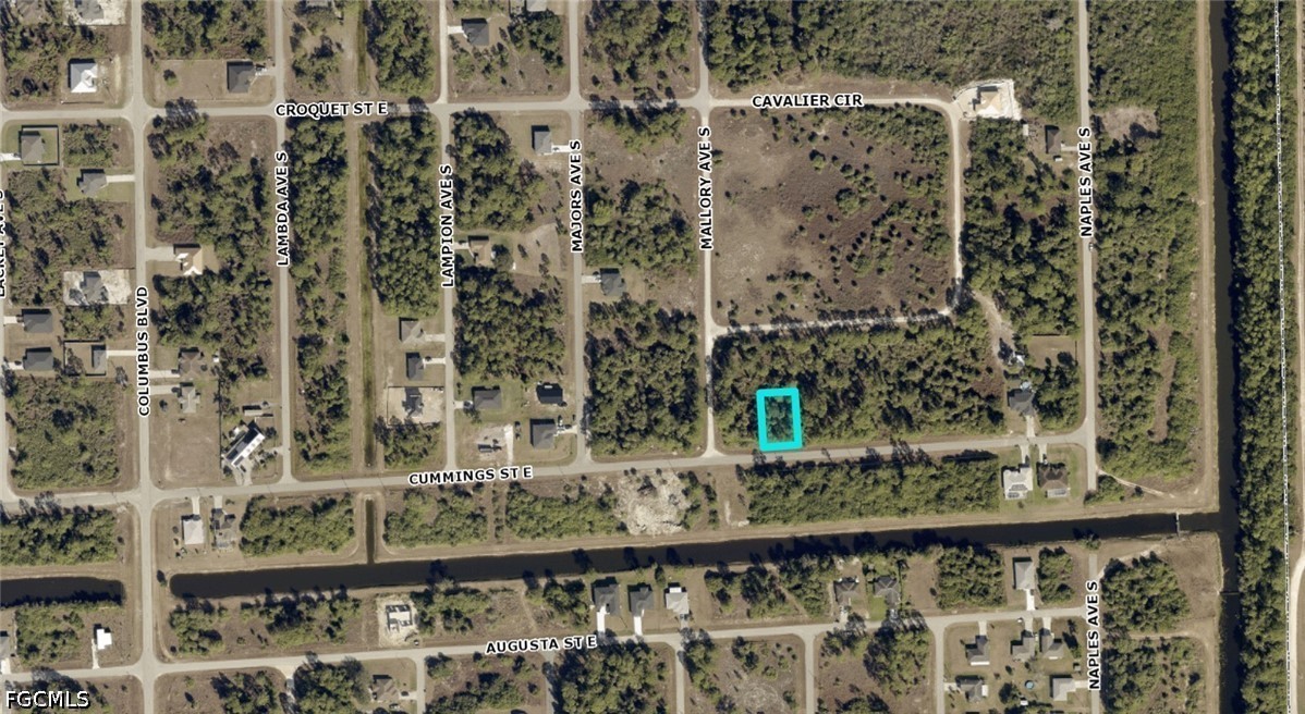 1235 Cumming St E Property Photo 2