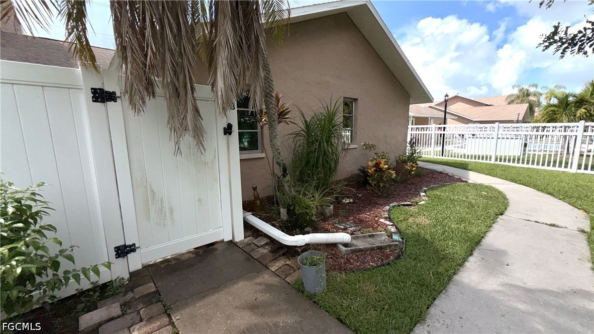 1103 Se 8th Ter B Property Photo 1