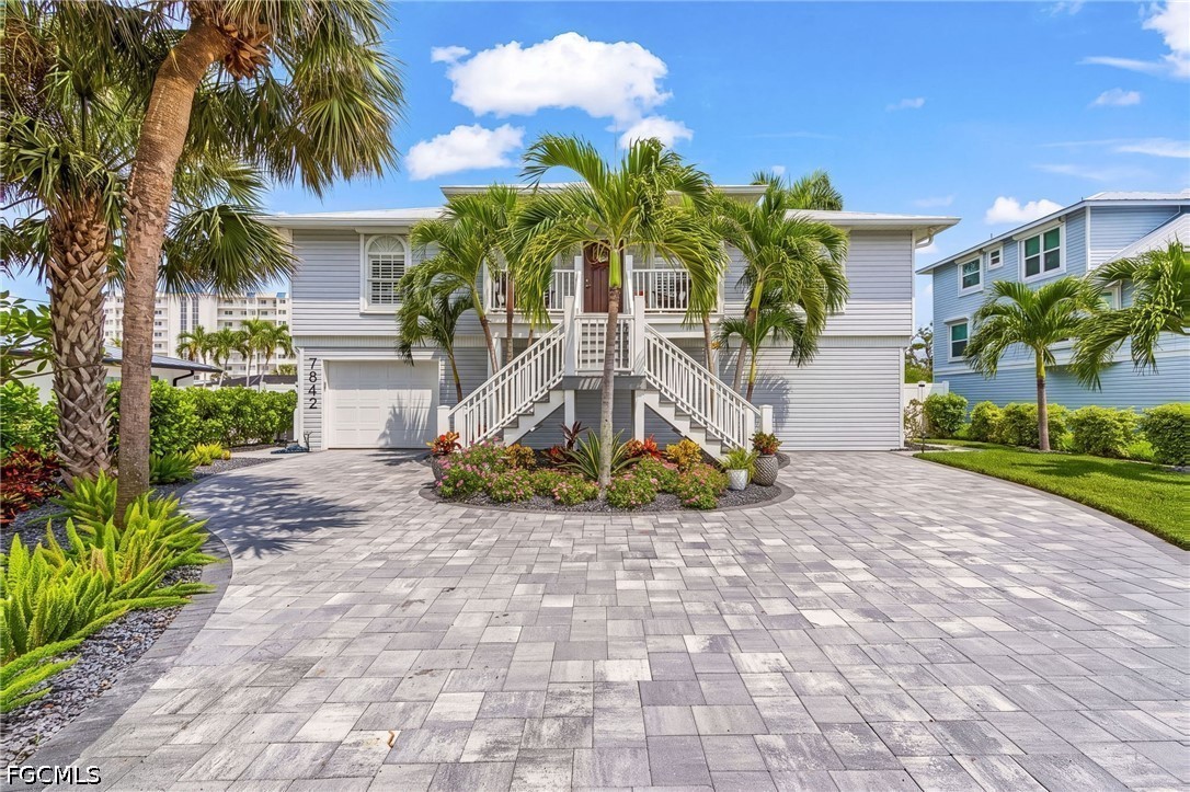 7842 Buccaneer DR Property Photo 1