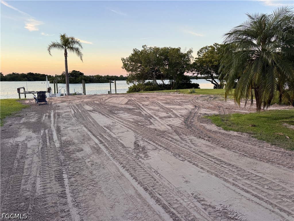 321 Shoreland Dr Property Photo 1