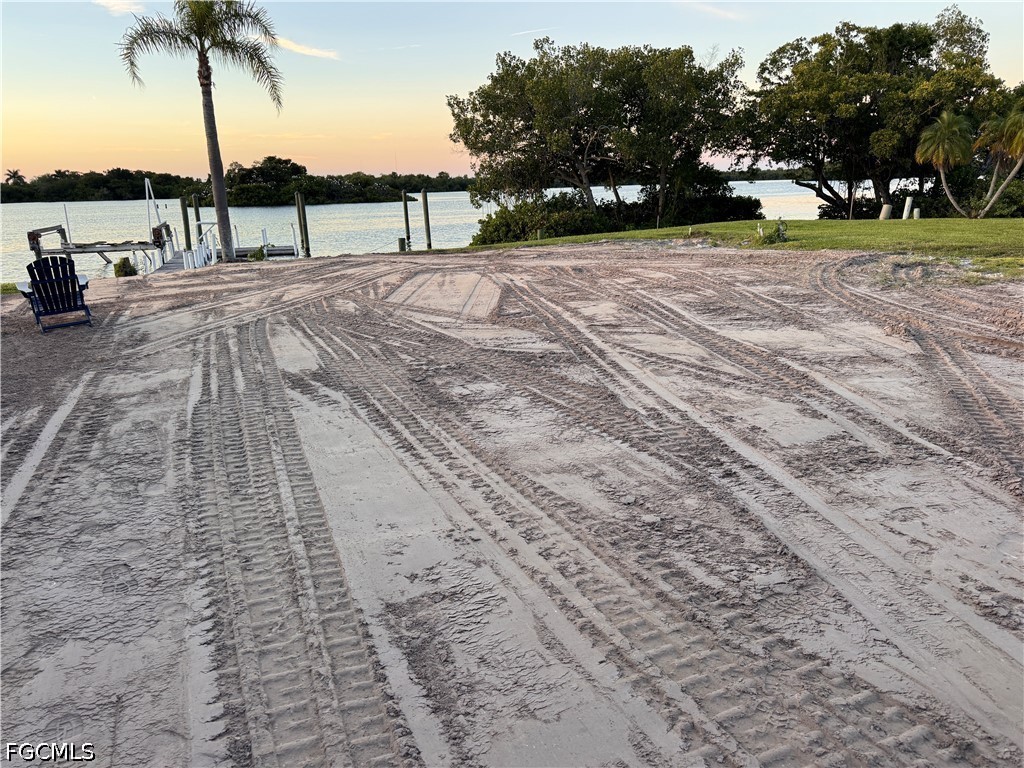 321 Shoreland Dr Property Photo 2