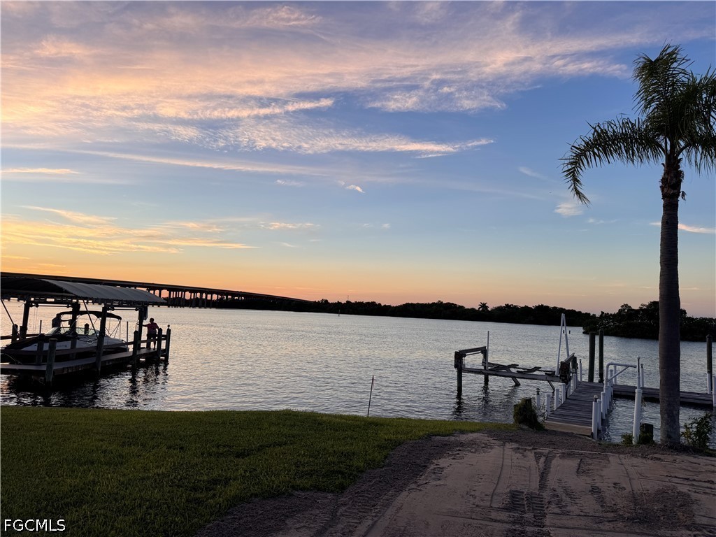 321 Shoreland Dr Property Photo 3