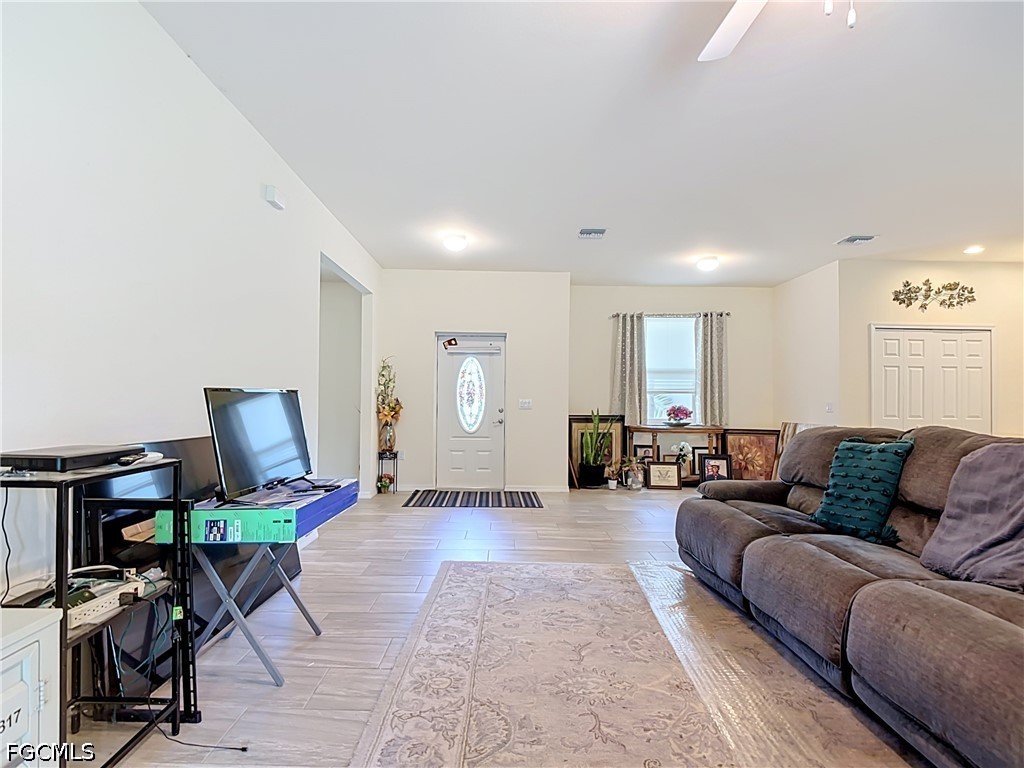 6027 Acorn Cir Property Photo 4