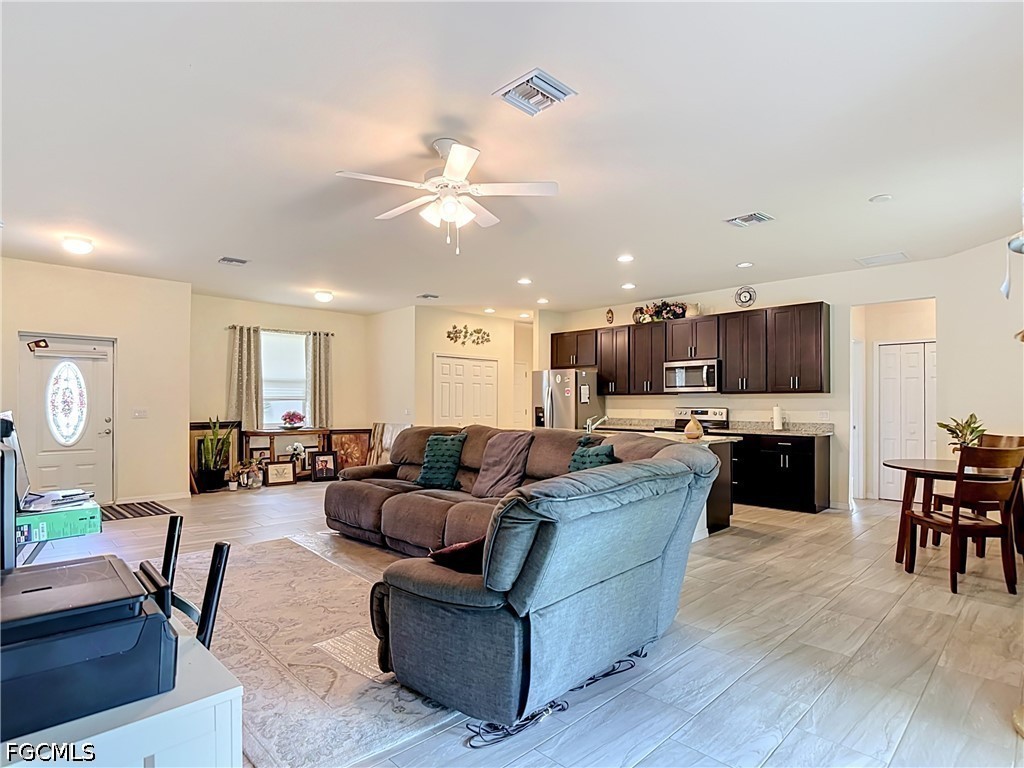 6027 Acorn Cir Property Photo 5