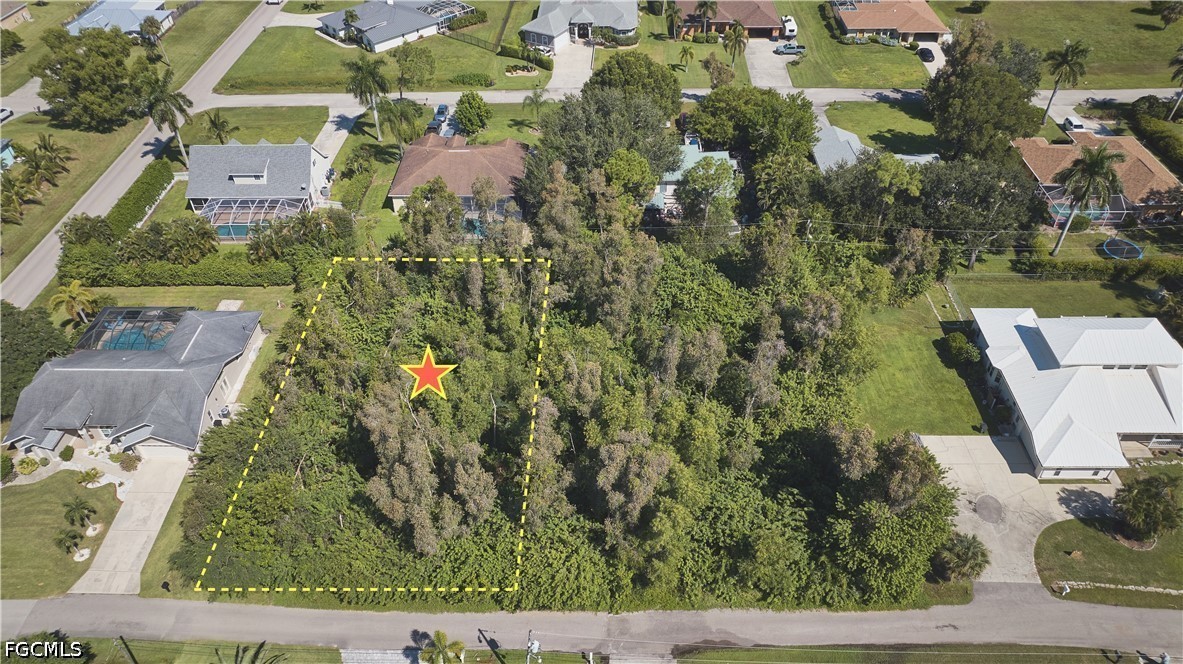 6717 Fairview St Property Photo 3