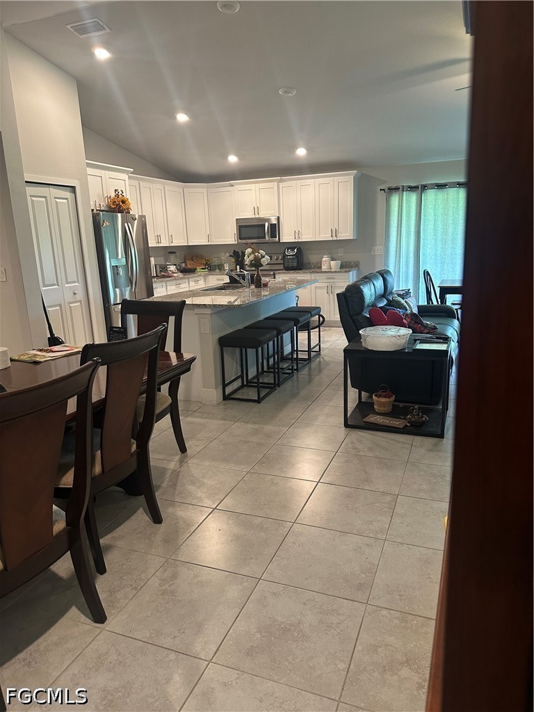 1611 Louis Ave Property Photo 10