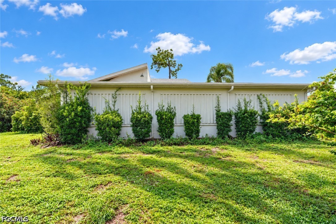 2265 Crystal Dr Property Photo 26