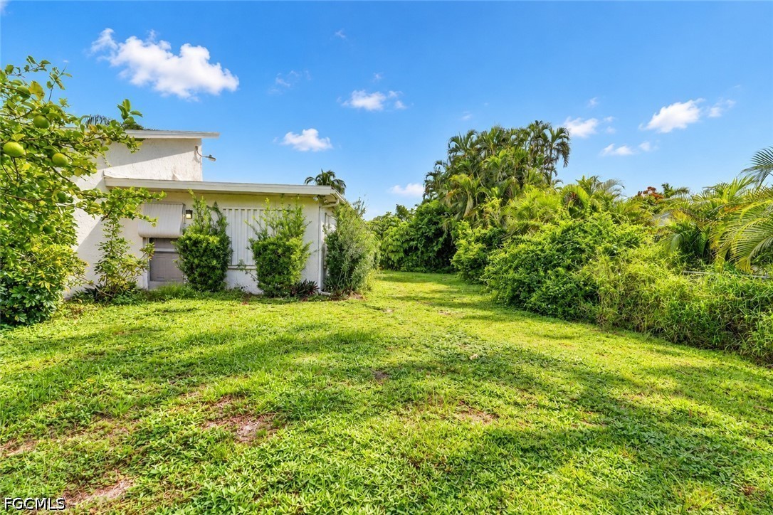 2265 Crystal Dr Property Photo 30