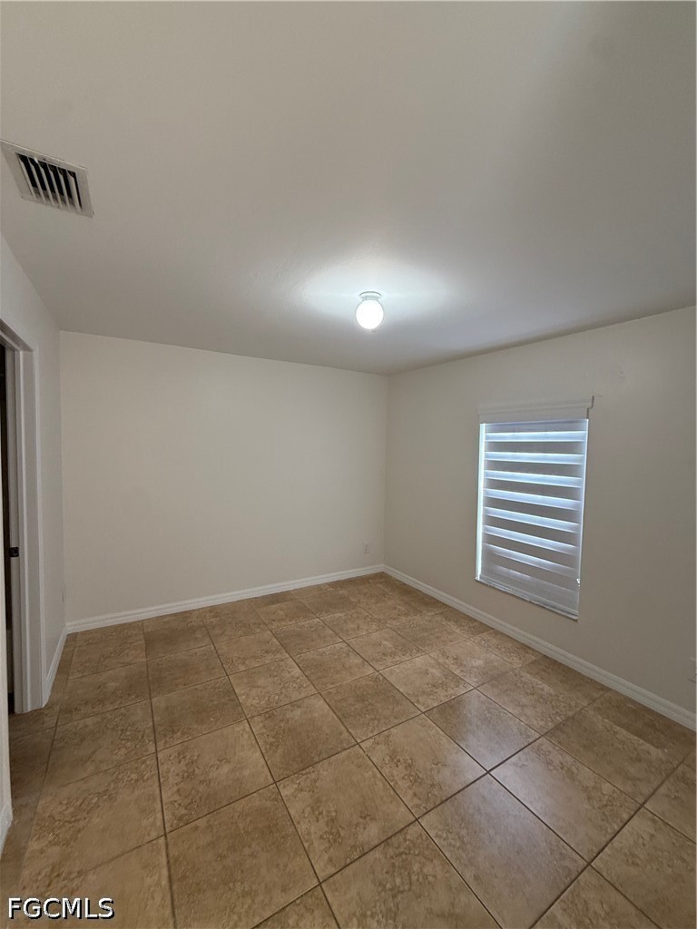 372 Carrillon Ave S Property Photo 3