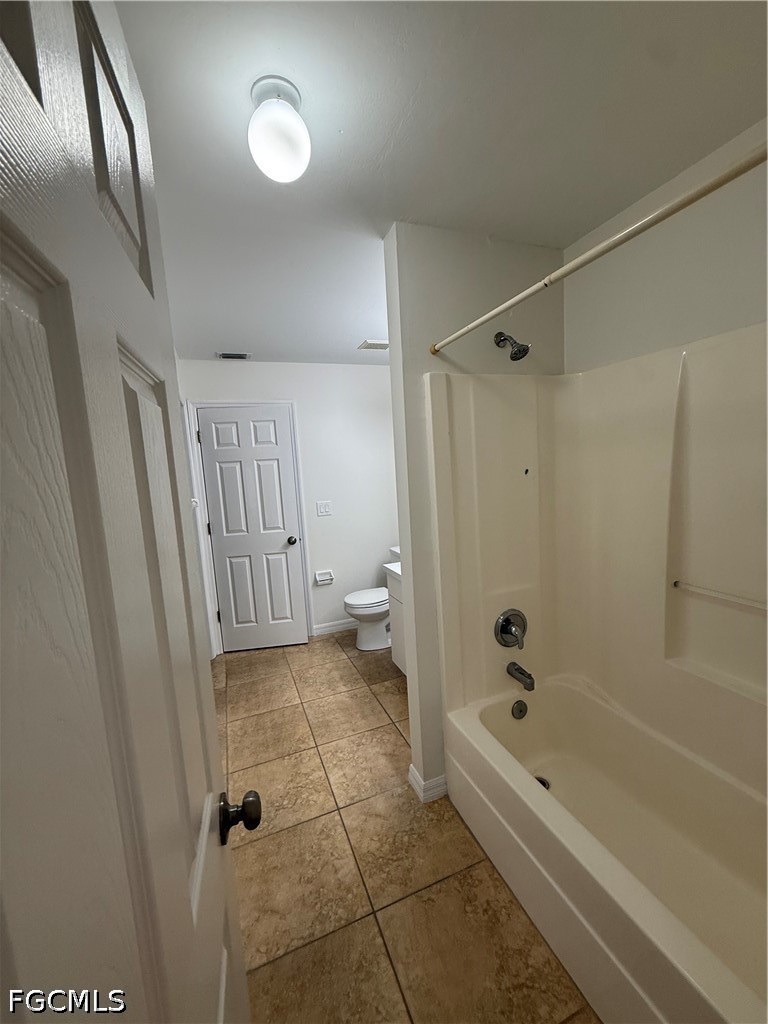 372 Carrillon Ave S Property Photo 4