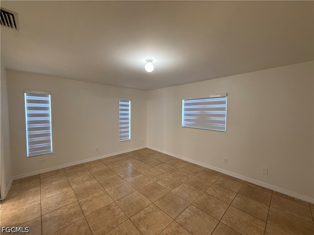 372 Carrillon Ave S Property Photo 10