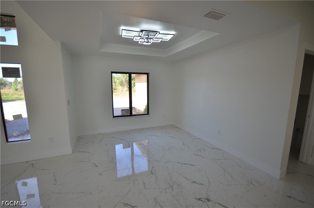 1242 Hathor St E Property Photo 13