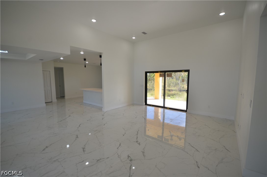 1242 Hathor St E Property Photo 16