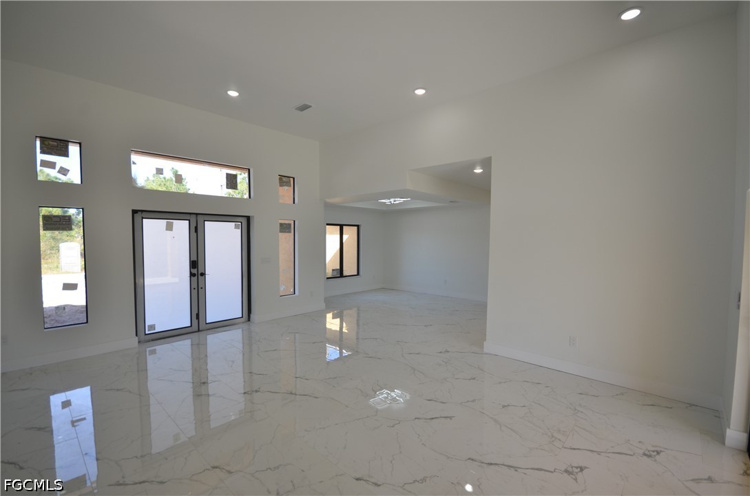 1242 Hathor St E Property Photo 17