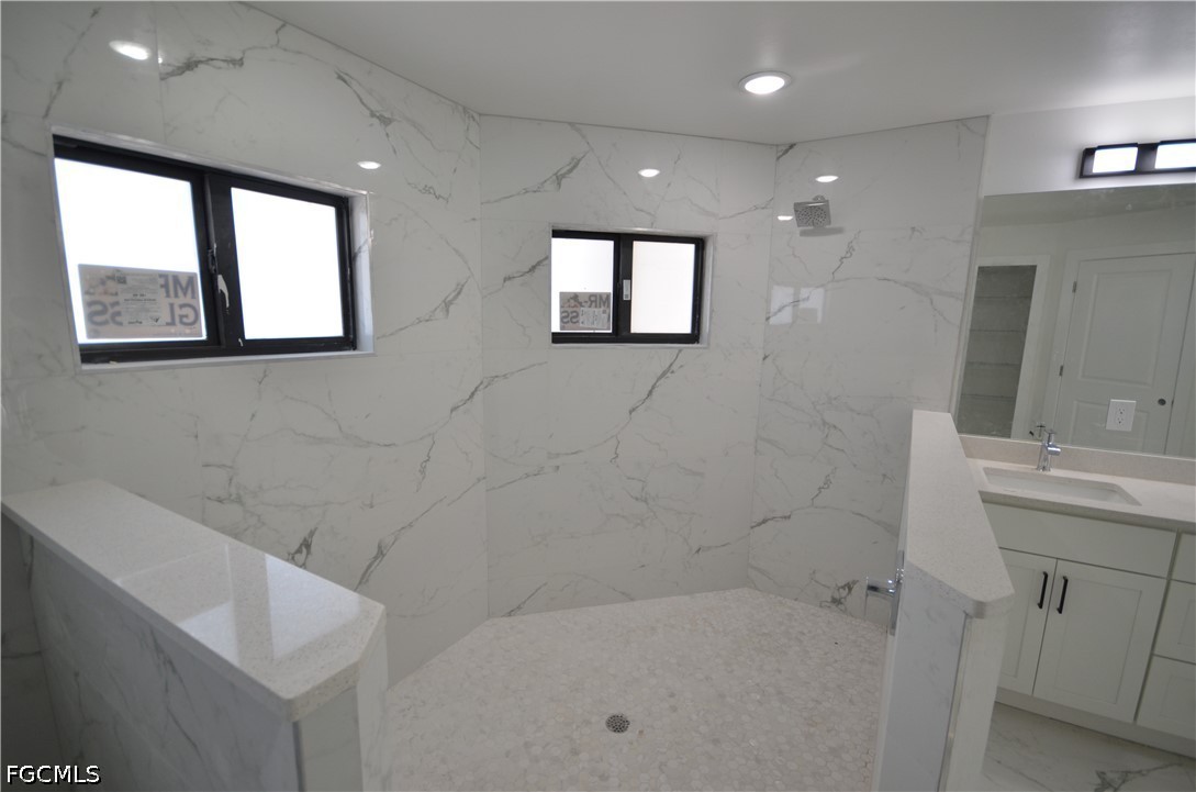 1242 Hathor St E Property Photo 19