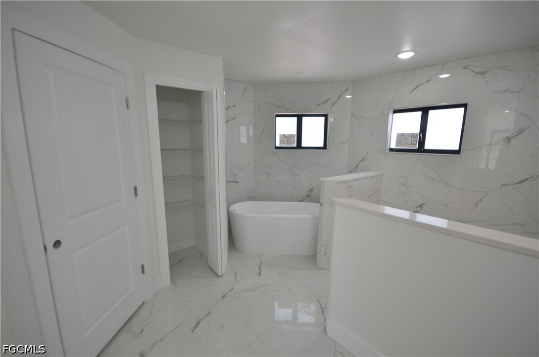 1242 Hathor St E Property Photo 20