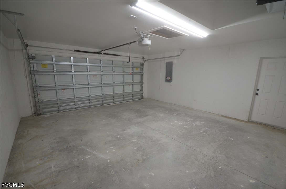 1242 Hathor St E Property Photo 25