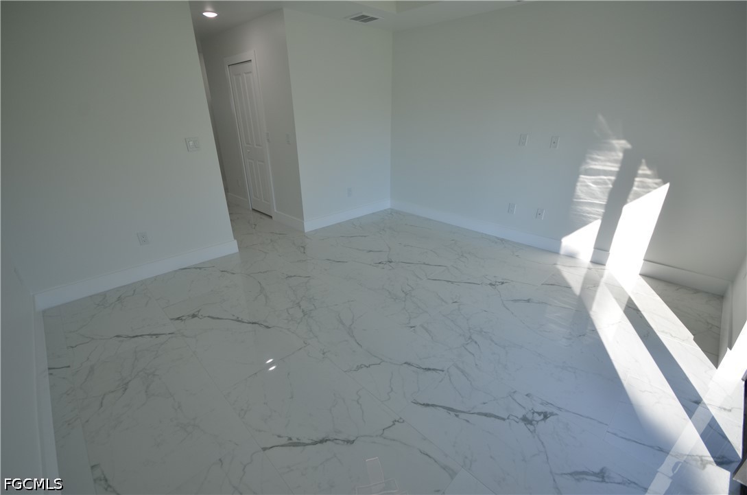 1242 Hathor St E Property Photo 39