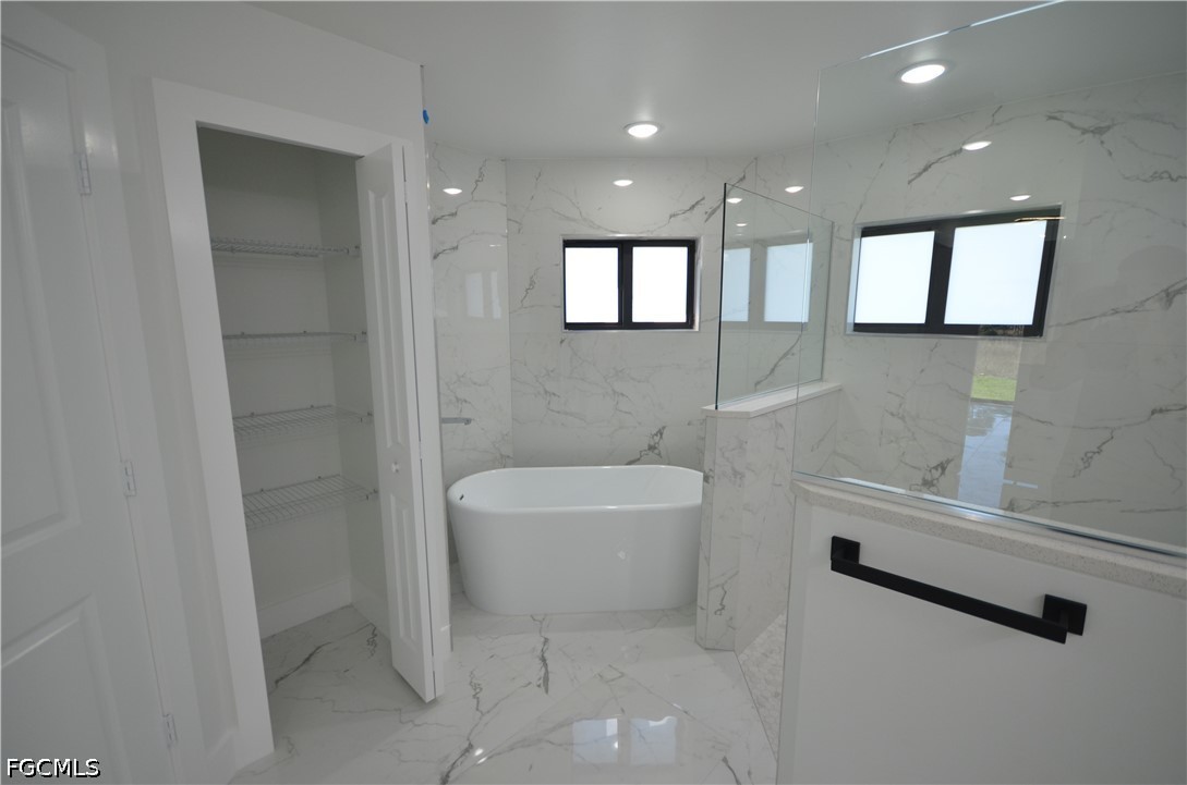 1242 Hathor St E Property Photo 45