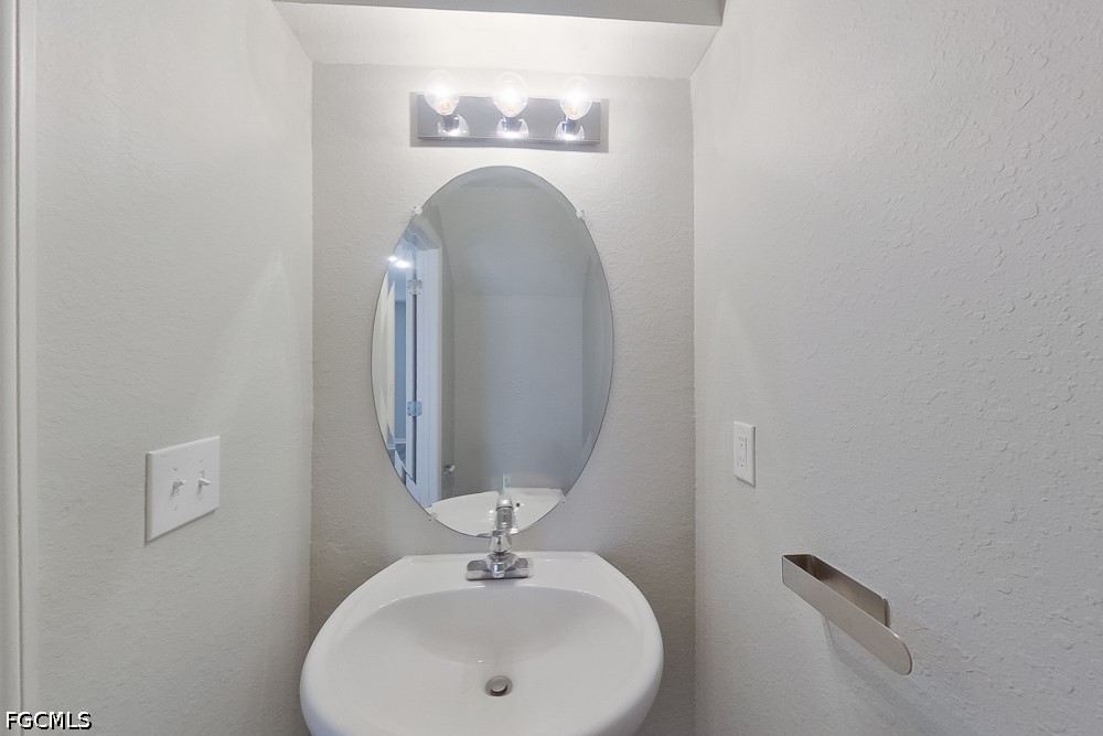 721 Cane St E Property Photo 8