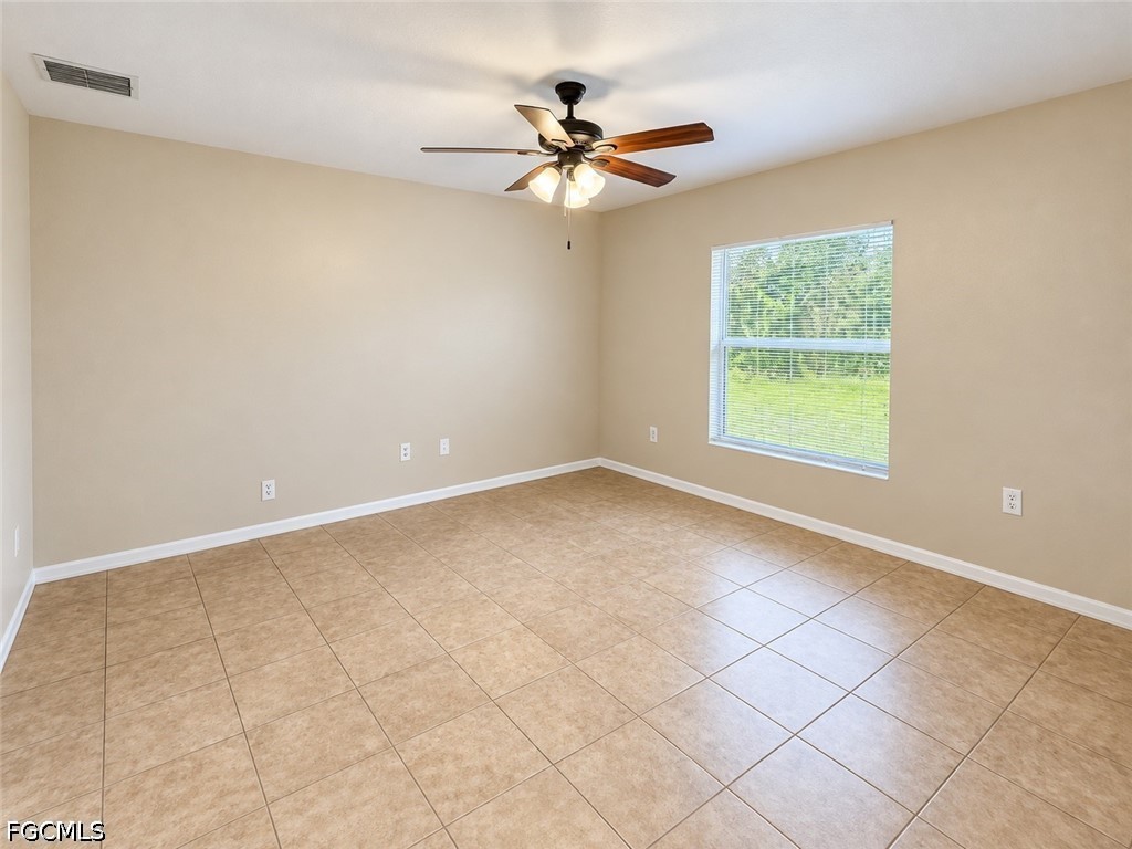 1023 Maddock St E Property Photo 5