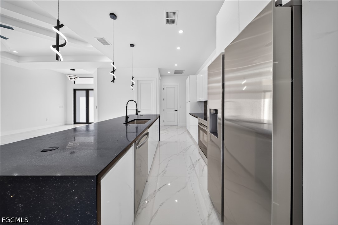 1207 Ramus St E Property Photo 12