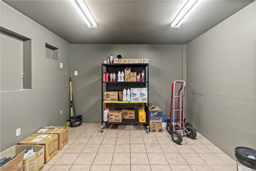 2065 Towles St Property Photo 24