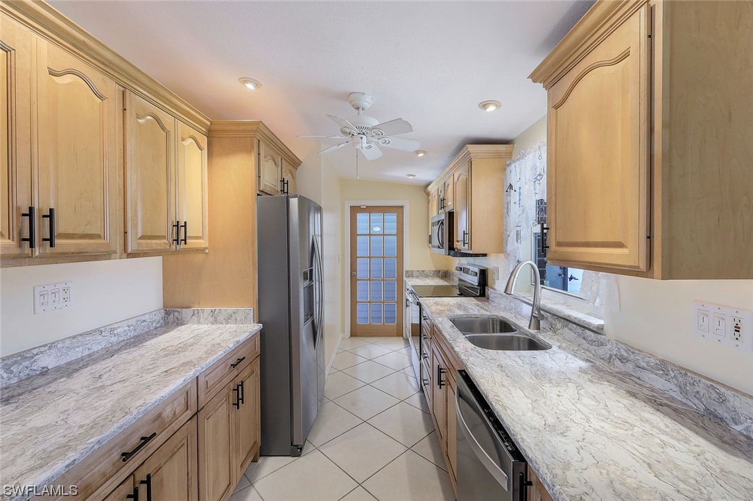 2160 Harbor Ln Property Photo 3