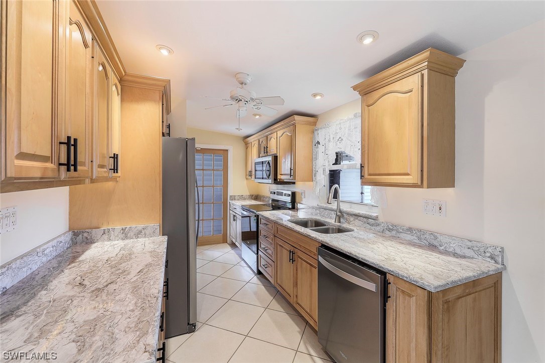 2160 Harbor Ln Property Photo 10