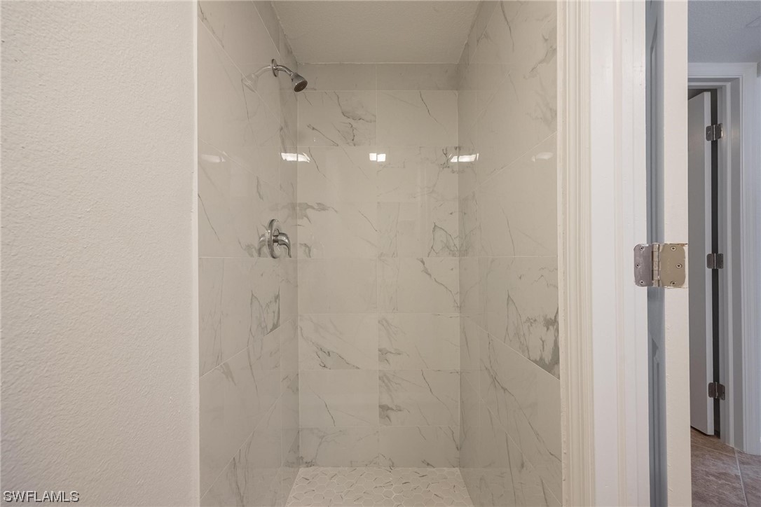 5705 Foxlake Dr 4 Property Photo 22