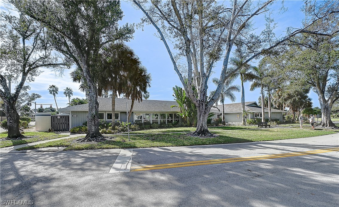4266 Island Cir B Property Photo 4
