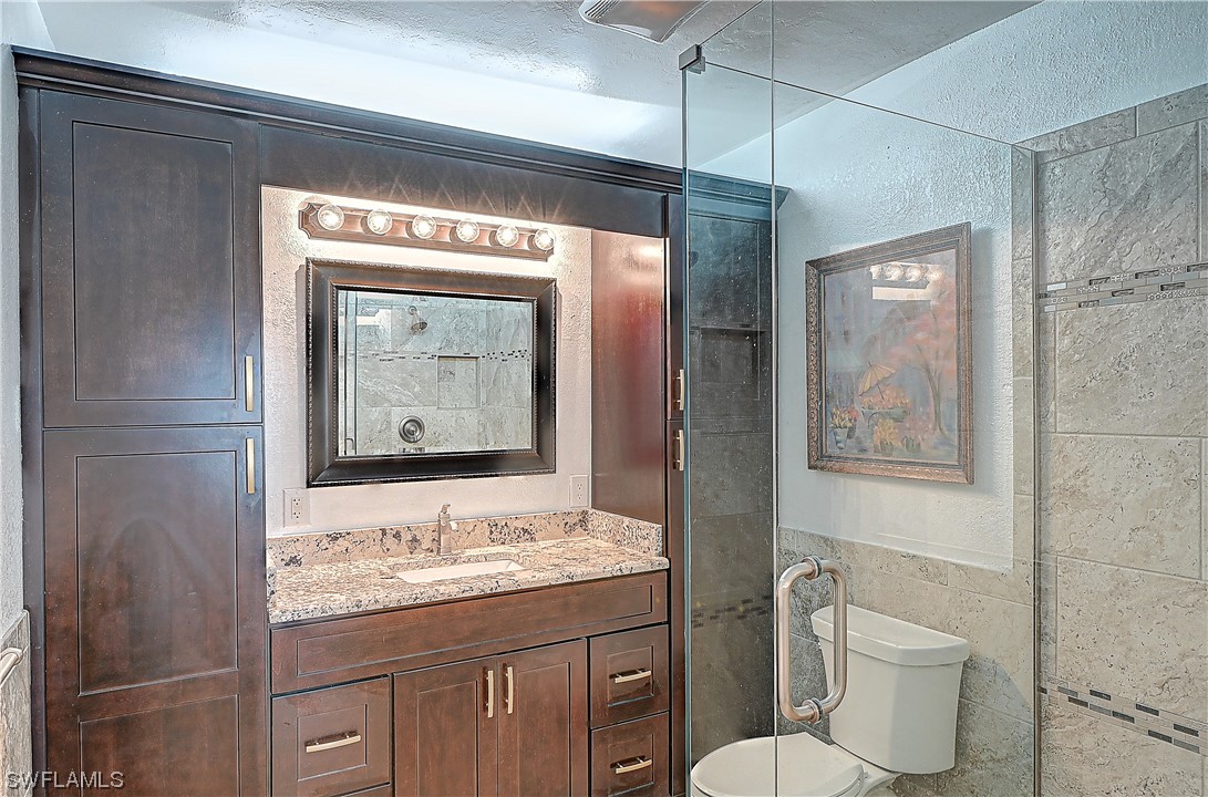 4266 Island Cir B Property Photo 9