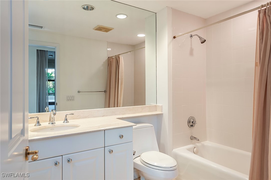 8960 Bay Colony Dr 104 Property Photo 17