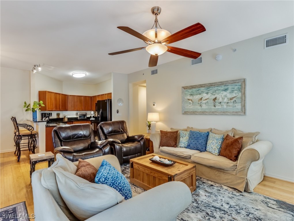 10060 Lake Cove Dr 102 Property Photo 5