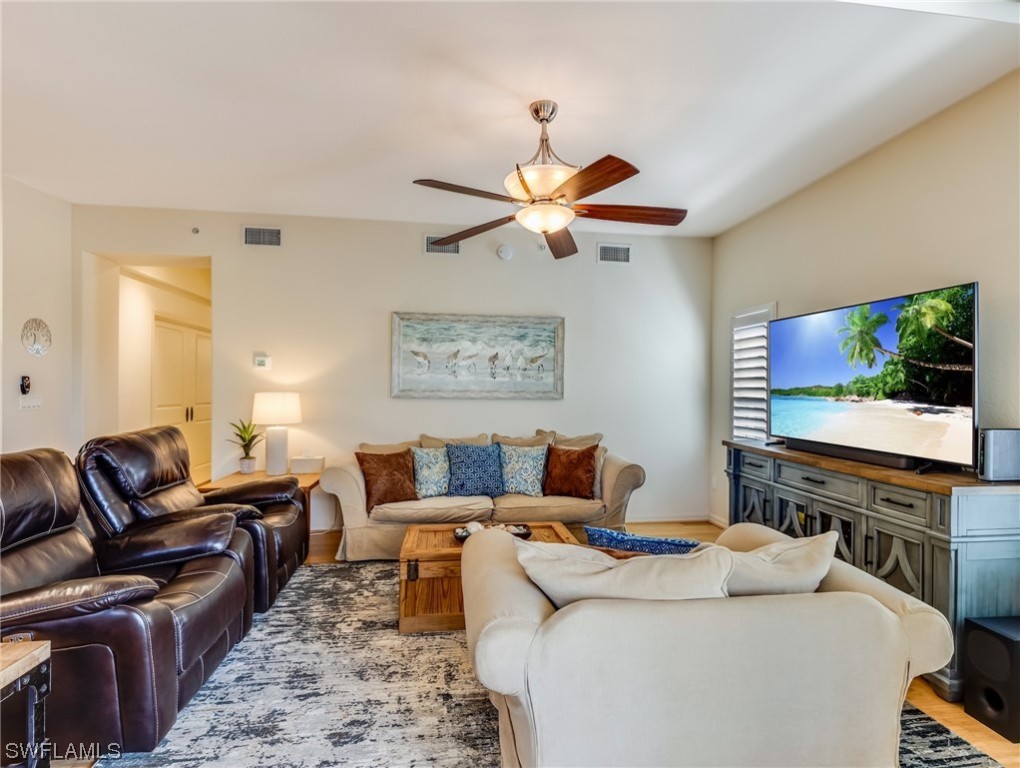 10060 Lake Cove Dr 102 Property Photo 6