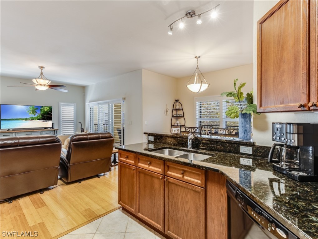 10060 Lake Cove Dr 102 Property Photo 13