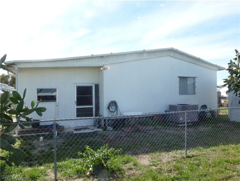 2820 Breezewood Dr Property Photo 20