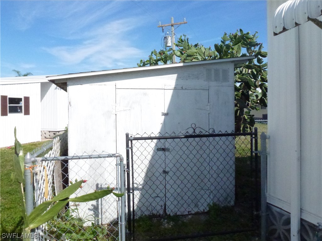 2820 Breezewood Dr Property Photo 21
