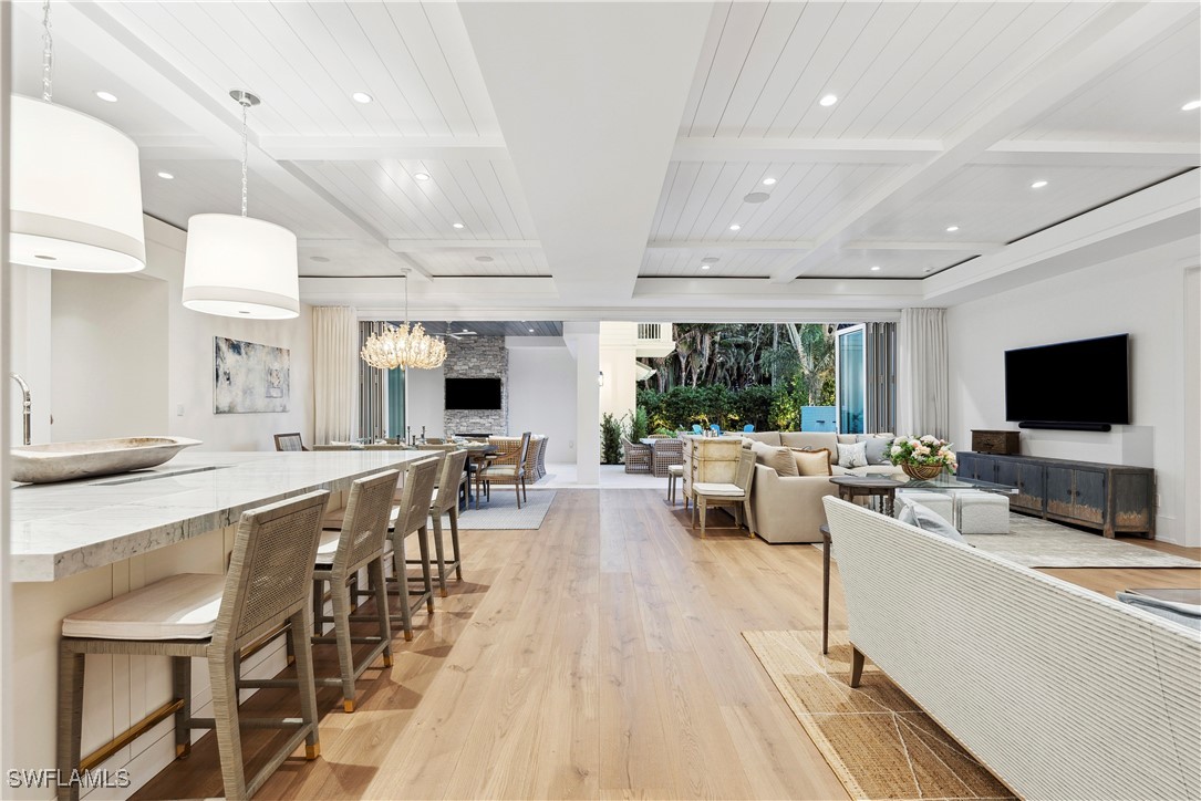 690 7th Ave N Property Photo 7